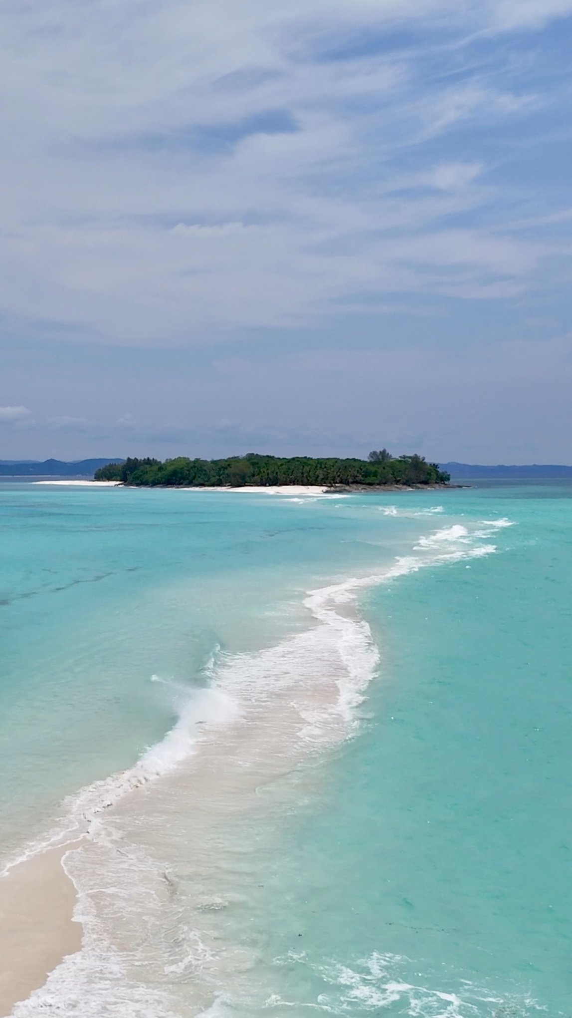 Nosy Iranja — stunning sandbar connecting two islands